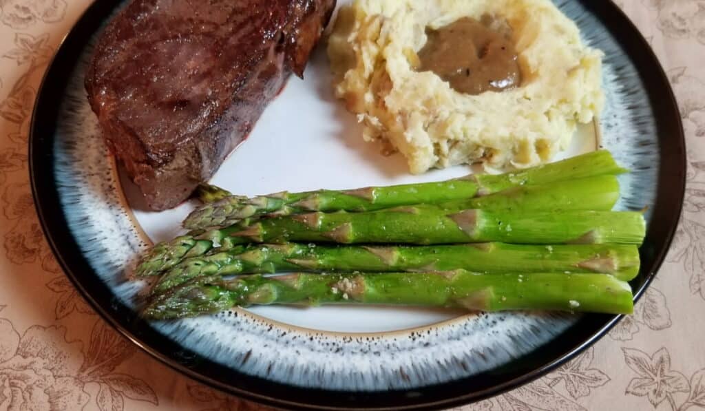 Roasted asparagus with steak and mashed potatoes. 