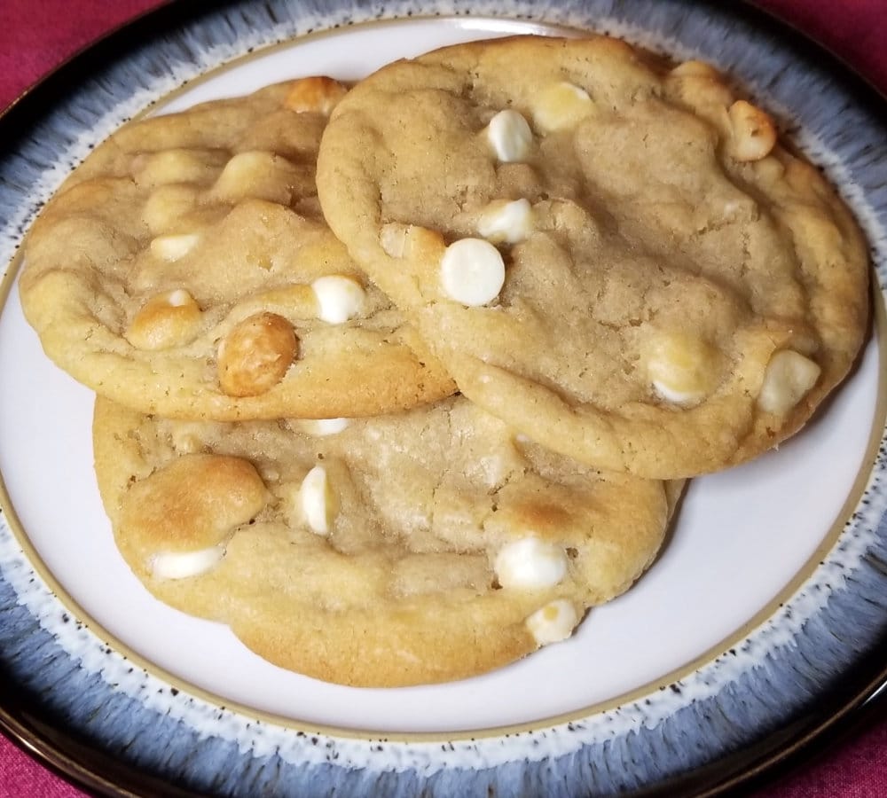 White Chocolate Chips Macadamia Nut Cookies