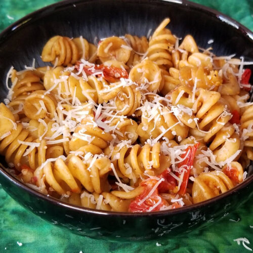 burst cherry tomato pasta in a bowl.