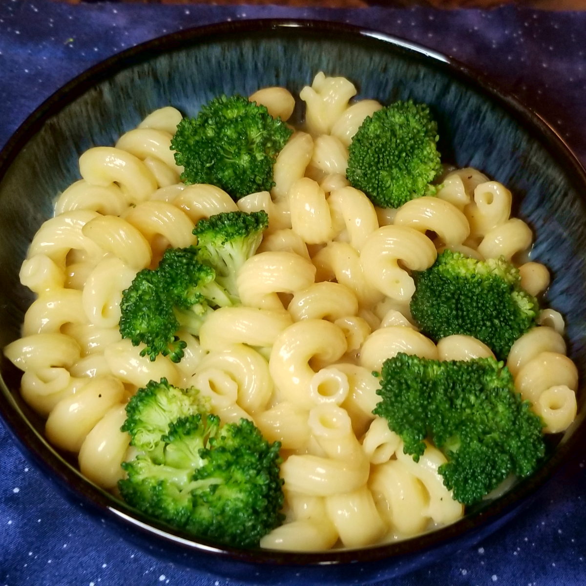 One pot macaroni and cheese with broccoli.